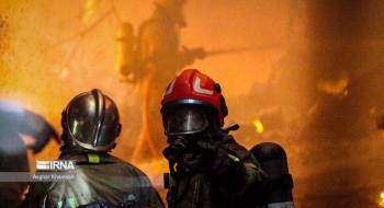 آتش نشانان جلوی حریق ۱۰۰ تن ضایعات را در دزفول گرفتند